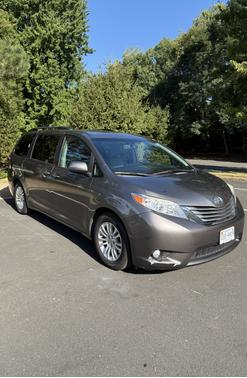 2017 Toyota Sienna XLE