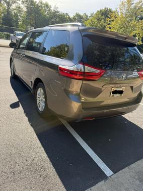 2017 Toyota Sienna XLE