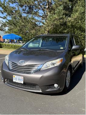 2017 Toyota Sienna XLE