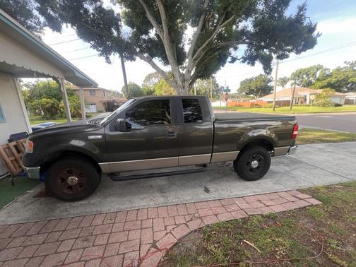 Brown 2005 Ford F-150 XLT