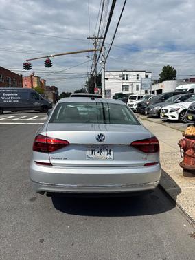 Silver 2018 Volkswagen Passat 2.0T SE w/Technology