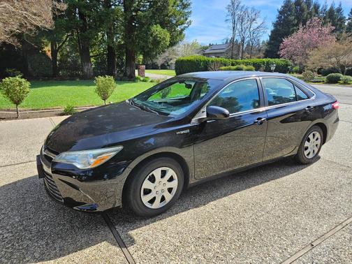 2016 Toyota Camry Hybrid LE