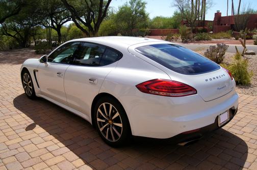 2016 Porsche Panamera 4 Edition