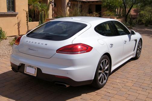 2016 Porsche Panamera 4 Edition