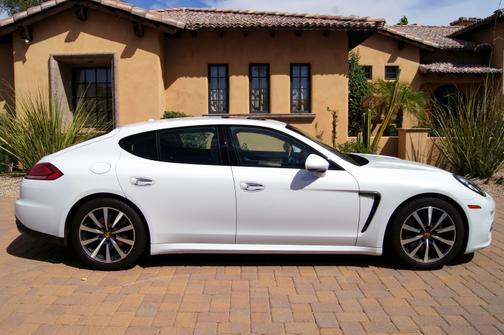 2016 Porsche Panamera 4 Edition