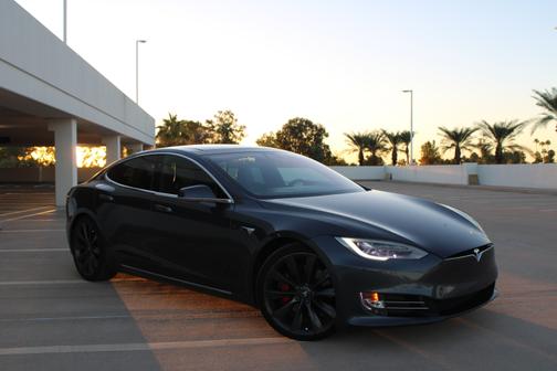 2016 Tesla Model S 90D