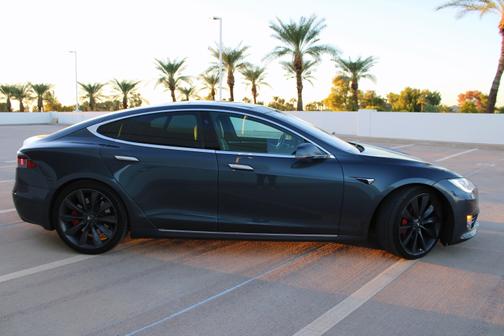 2016 Tesla Model S 90D