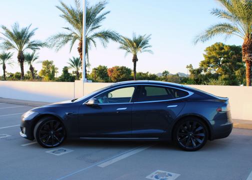 2016 Tesla Model S 90D