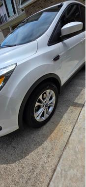 White 2019 Ford Escape SE