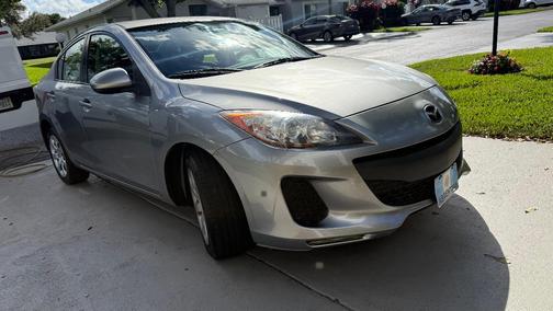 Gray 2013 Mazda Mazda3 i SV