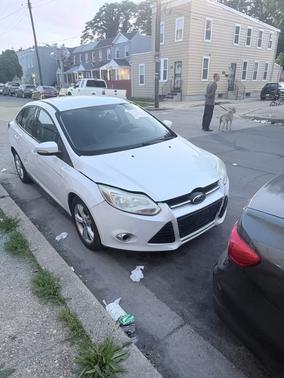 White 2013 Ford Focus SE