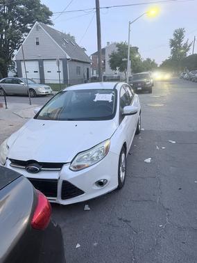 White 2013 Ford Focus SE