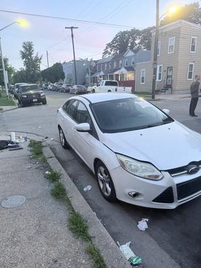White 2013 Ford Focus SE