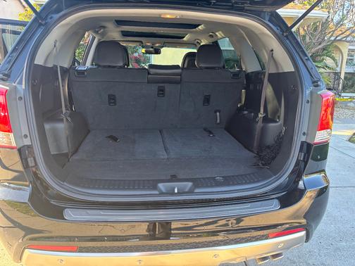 Black 2012 Kia Sorento SX