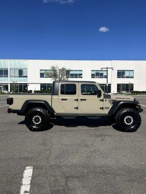 Beige 2020 Jeep Gladiator Sport S