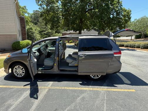 Gray 2013 Toyota Sienna XLE
