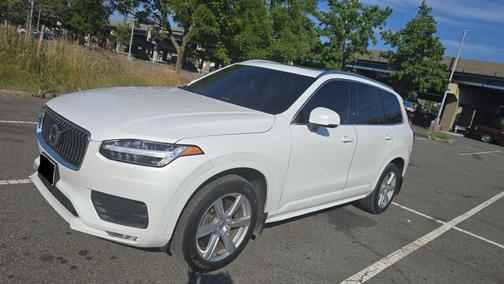 2022 Volvo XC90 T5 Momentum
