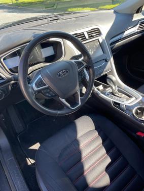 Black 2014 Ford Fusion SE