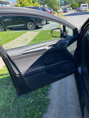 Black 2014 Ford Fusion SE