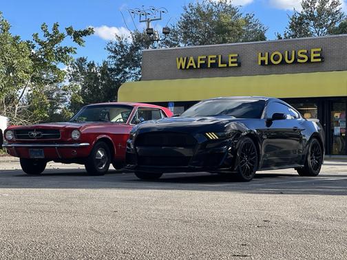 Black 2017 Ford Mustang GT Premium