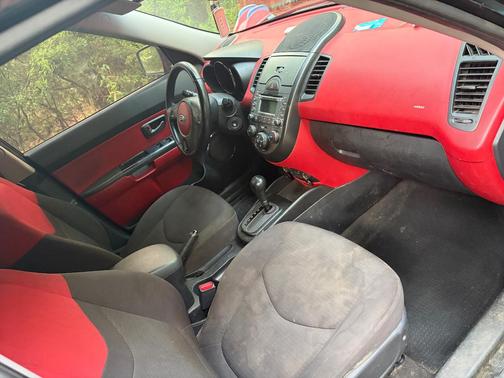Black 2010 Kia Soul sport