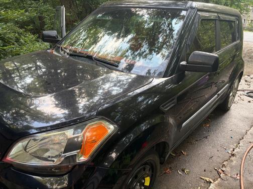 Black 2010 Kia Soul sport