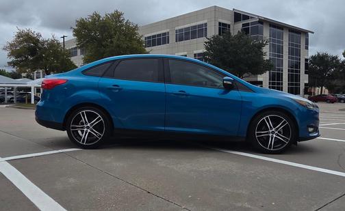 Blue 2017 Ford Focus SE