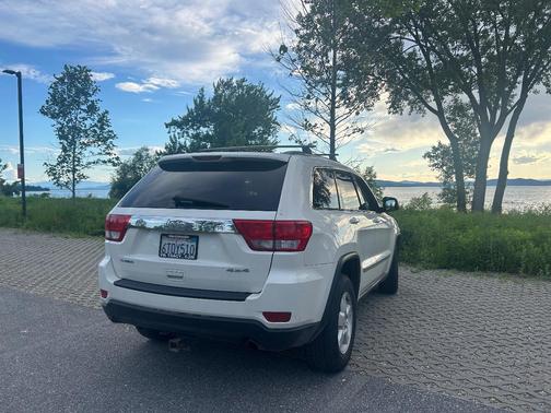 White 2011 Jeep Grand Cherokee Laredo