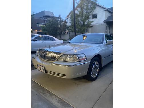 2007 Lincoln Town Car Signature Limited