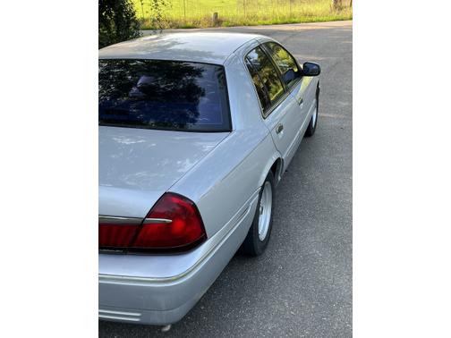 Photo 4 of 13 of 2000 Mercury Grand Marquis LS