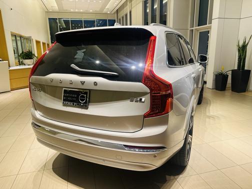 2025 Volvo XC90 B5 AWD Ultra 7-Seater