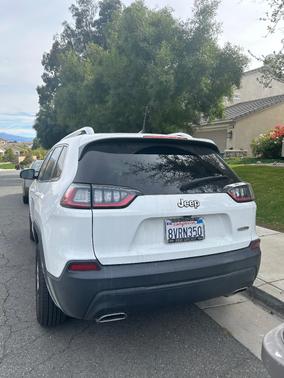 White 2021 Jeep Cherokee Latitude Lux