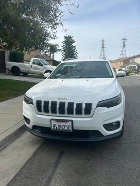 White 2021 Jeep Cherokee Latitude Lux