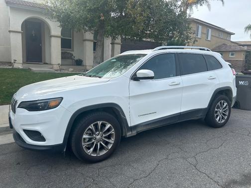 White 2021 Jeep Cherokee Latitude Lux