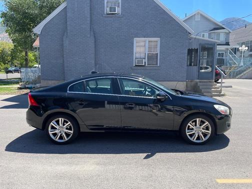 Black 2013 Volvo S60 T6 Premier Plus