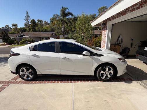 White 2017 Chevrolet Volt LT