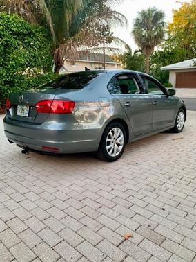 Gray 2014 Volkswagen Jetta Auto SE