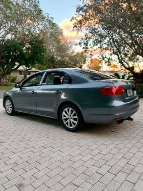 Gray 2014 Volkswagen Jetta Auto SE