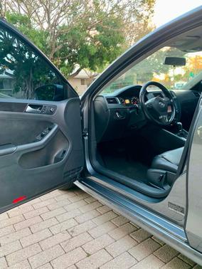 Gray 2014 Volkswagen Jetta Auto SE