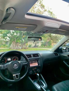 Gray 2014 Volkswagen Jetta Auto SE