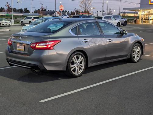 Gray 2016 Nissan Altima 3.5 SL