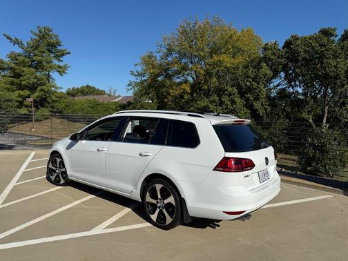 White 2015 Volkswagen Golf SportWagen TDI SEL 4-Door