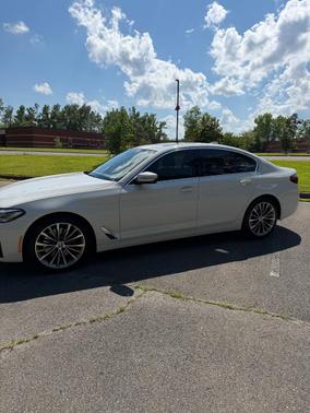 White 2022 BMW 540 i