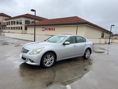 2012 INFINITI G37 x