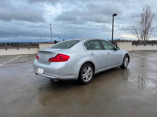 2012 INFINITI G37 x