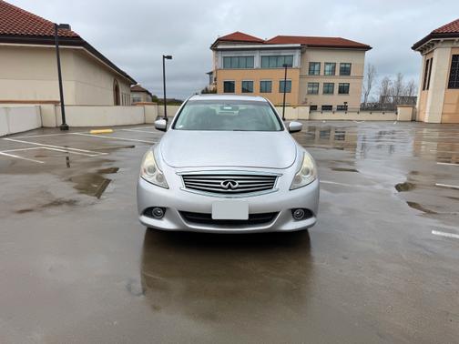 2012 INFINITI G37 x