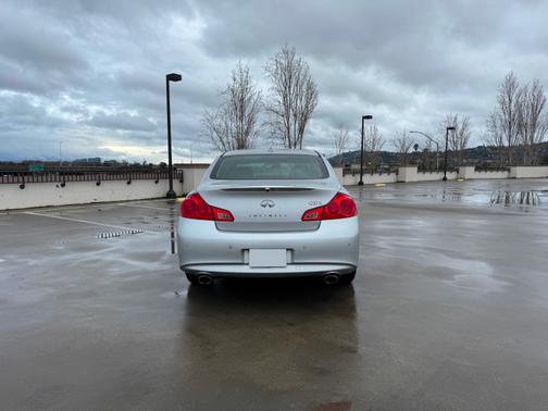 2012 INFINITI G37 x