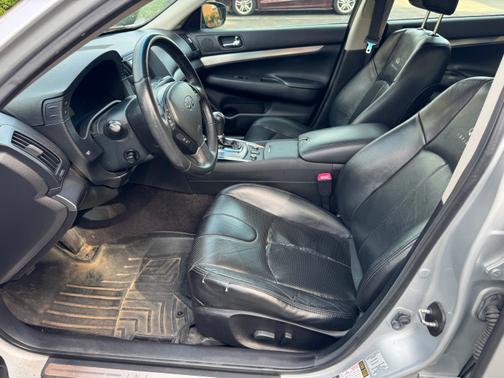 2012 INFINITI G37 x