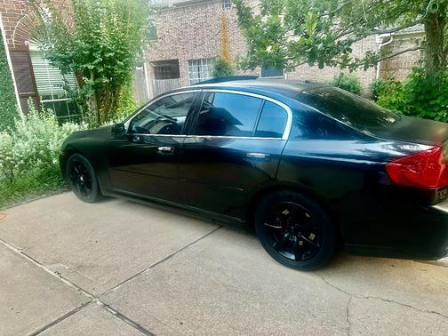 Black 2005 INFINITI G35 Base