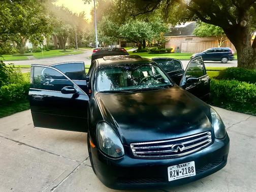 Black 2005 INFINITI G35 Base